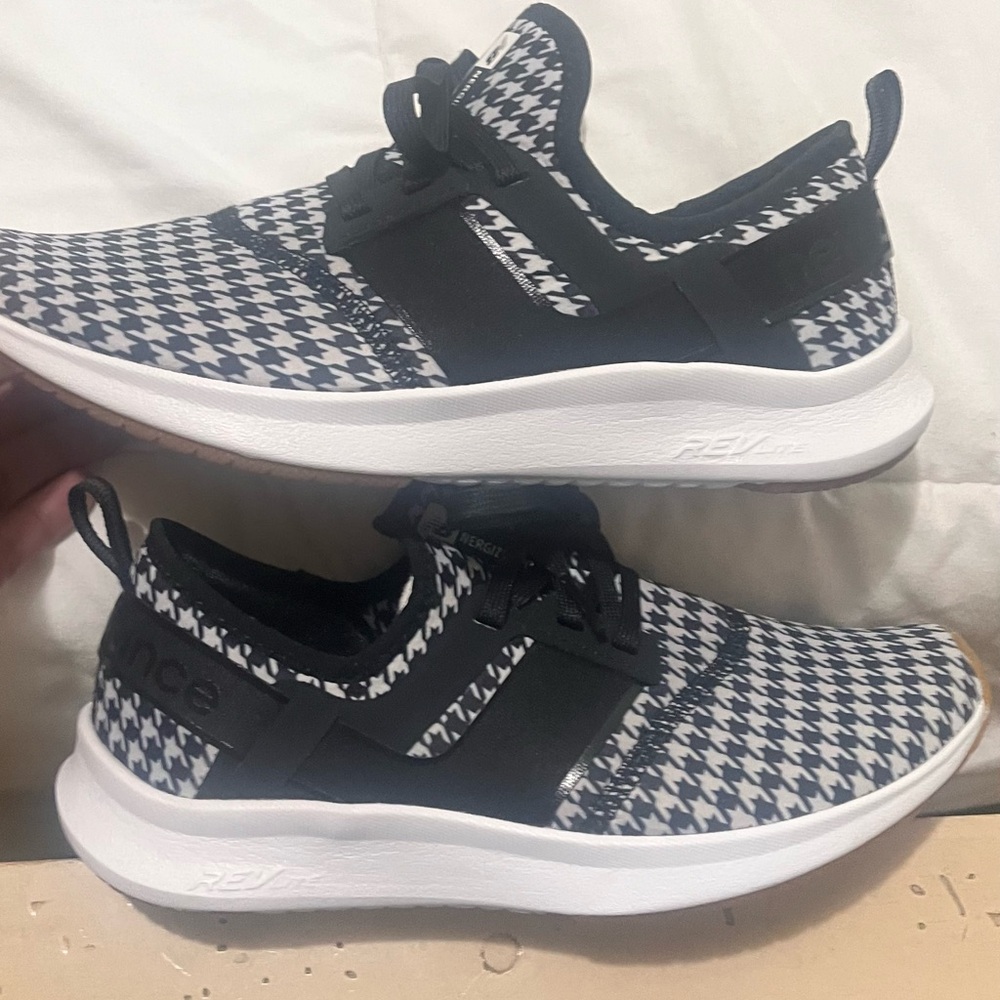 New Balance Black/White Sneakers w/ Slip-On Design. Minimal wear excellent cond
